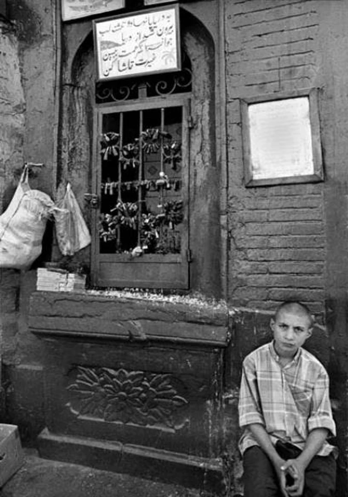 سقاخانه چیست و چه کارکردی داشته است؟ 2 نمایی از یک سقاخانه در دوران قاجاریه
